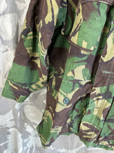 Lade das Bild in den Galerie-Viewer, Original DPM Camouflage-Kittel für gemäßigte Temperaturen der britischen Armee – Brustumfang 40 Zoll
