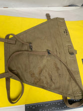 Lade das Bild in den Galerie-Viewer, Original WW2 US Army M1928 Haversack Pack Tail - 1944 datiert
