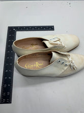 Load image into Gallery viewer, Original WW2 British Army Women&#39;s White Summer Shoes - ATS WAAF - Size 240 S
