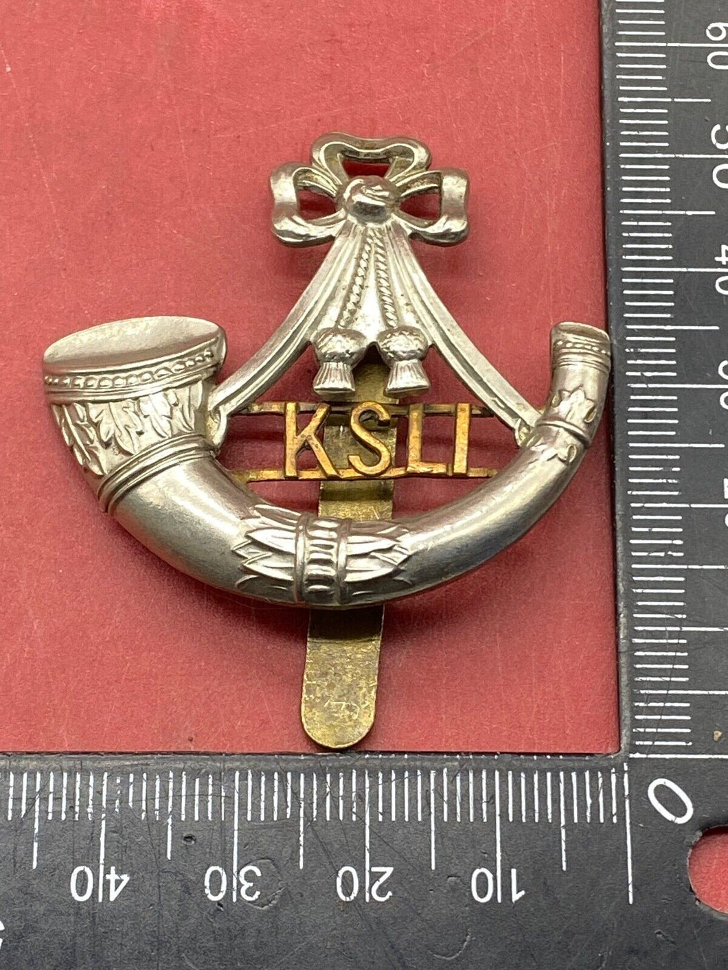 WW1 / WW2 British Army White Metal KINGS SHROPSHIRE LIGHT INFANTRY Cap Badge.