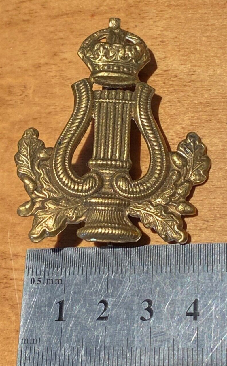 WW1 / WW2 British Army King's Crown Bandsman's Brass Cap Badge