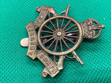 Charger l&#39;image dans la galerie, Original British Army WW1 Army Cyclists Corps Brass Cap Badge
