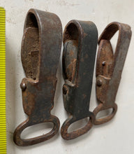 Load image into Gallery viewer, 1 x WW2 German Army Waterbottle / Equipment Hook for connecting to the belt etc
