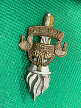 Load image into Gallery viewer, Original WW1 / WW2 British Army - Royal Army Education Corps Cap Badge
