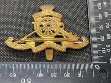 Load image into Gallery viewer, Original British Army WW1 / WW2 Royal Artillery Cap Badge
