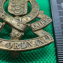 Lade das Bild in den Galerie-Viewer, Original WW2 British Army Royal Army Ordnance Corps Cap Badge
