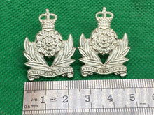 Lade das Bild in den Galerie-Viewer, Original British Army - Queen&#39;s Crown Intelligence Corps Officer&#39;s Collar Badges
