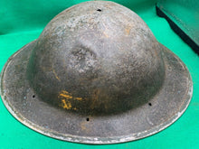 Lade das Bild in den Galerie-Viewer, Britischer Armee-Mk2-Brodie-Helm – Original aus dem 2. Weltkrieg – südafrikanische Herstellung 
