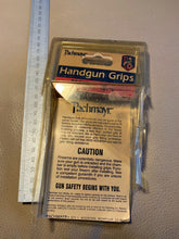 Lade das Bild in den Galerie-Viewer, An original Pachmayr Pistol Grip Box and packaging - Empty
