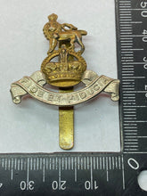 Load image into Gallery viewer, Original WW1 / WW2 British Army - Army Pay Corps Cap Badge
