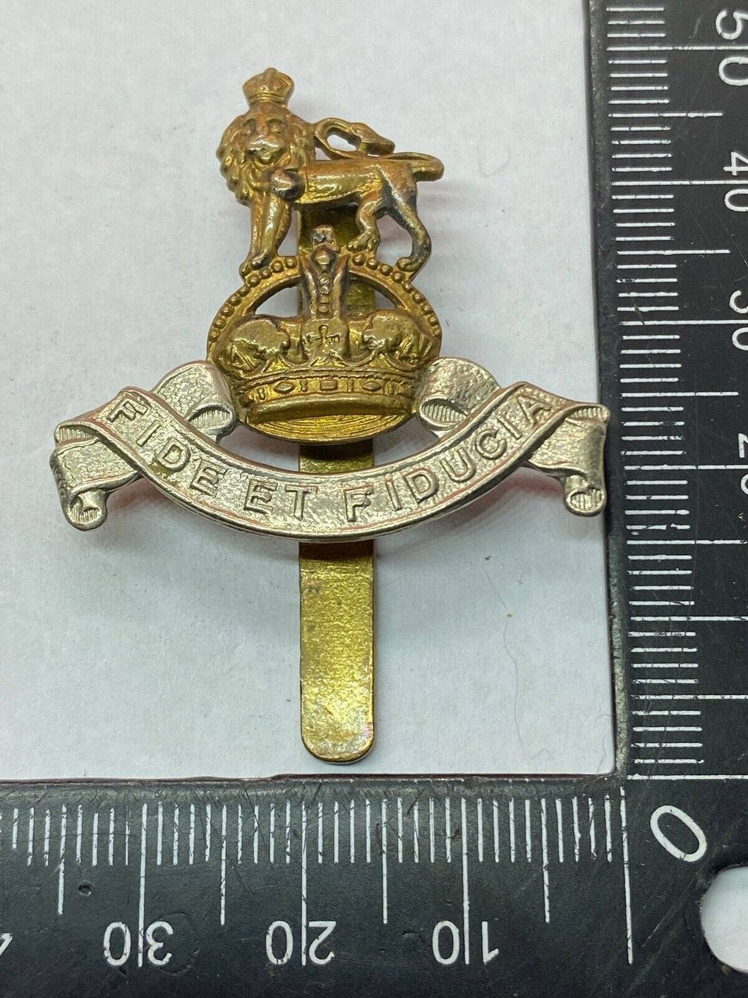 Original WW1 / WW2 British Army - Army Pay Corps Cap Badge