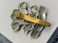 Load image into Gallery viewer, WW1 / WW2 British Army THE WELCH Regiment White Metal &amp; Brass Cap Badge.
