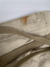 Charger l&#39;image dans la galerie, Original WW2 US Army M1928 Haversack Pack Tail - 1942 Dated
