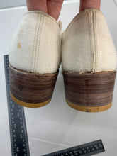 Load image into Gallery viewer, Original WW2 British Army Women&#39;s White Summer Shoes - ATS WAAF - Size 240s
