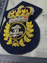 Lade das Bild in den Galerie-Viewer, British Royal Navy Cheif Petty Officers CPO Cap Badge Bullion Queen&#39;s Crown
