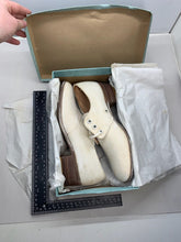 Load image into Gallery viewer, Original WW2 British Army Women&#39;s White Summer Shoes - ATS WAAF - Size 240s
