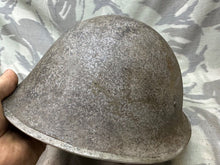 Charger l&#39;image dans la galerie, Original WW2 Canadian / British Army Mk3 High Rivet Turtle Helmet &amp; Liner
