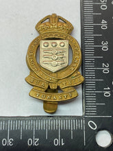 Load image into Gallery viewer, Original WW1 / WW2 British Army - Royal Army Ordnance Corps Cap Badge
