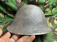 Lade das Bild in den Galerie-Viewer, British / Canadian Army Mark 3 Turtle Helmet - Original WW2 Combat Helmet
