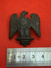 Charger l&#39;image dans la galerie, Original Victorian Era Royal Irish Fusiliers Cap / Pouch Badge
