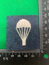 Load image into Gallery viewer, British Army Airborne Paratrooper Lightbulb Badge - Parachute Qualification
