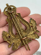 Lade das Bild in den Galerie-Viewer, Original WW2 British Army Musicians Kings Crown Brass Cap Badge
