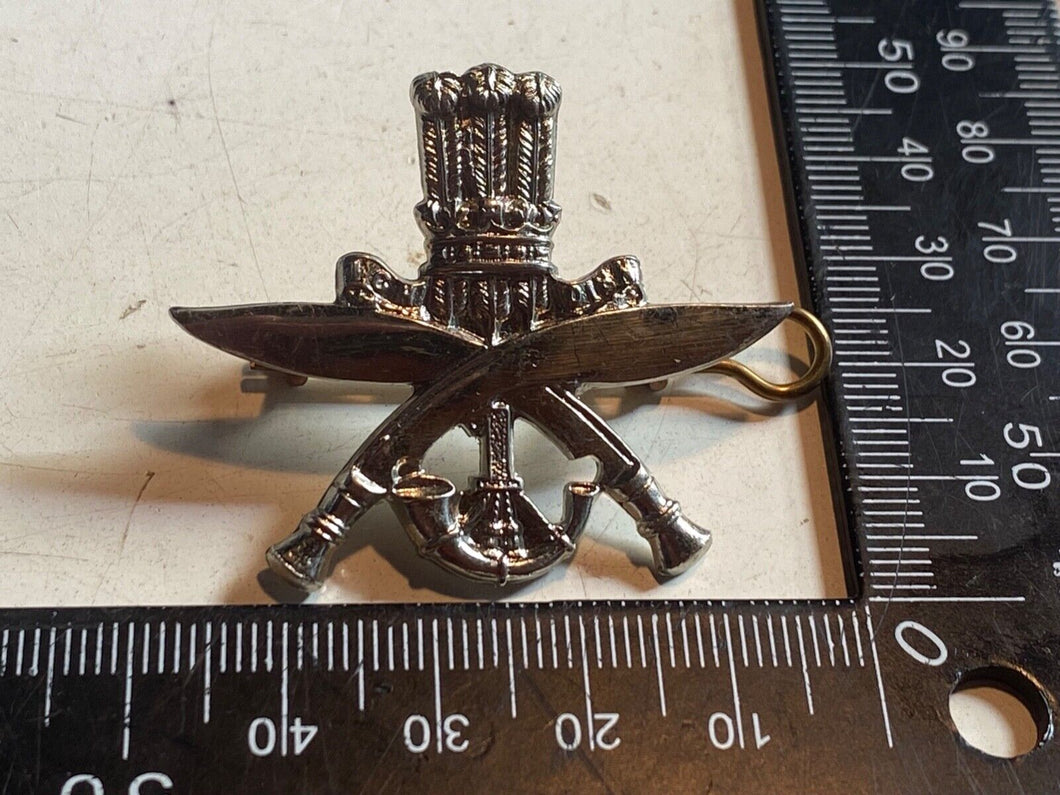White Metal British Army 1st Gurkha Light Infantry Regiment Cap/Collar Badge