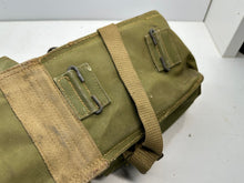 Charger l&#39;image dans la galerie, Original WW2 British Army Assault Light Weight Gas Mask Bag 1945 Dated
