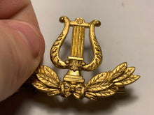 Load image into Gallery viewer, Musicians Badge -  British Army Staybrite Cap Badge

