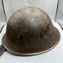 Lade das Bild in den Galerie-Viewer, Mk3 Kanadische / Britische Armee Original WW2 Schildkrötenhelm mit hoher Niete 
