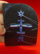 Load image into Gallery viewer, Unissued WOMEN&#39;S ROYAL NAVY WRNs Trade Badge - Radio Radar - 1 Star - B40
