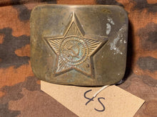 Load image into Gallery viewer, Genuine WW2 USSR Russian Soldiers Army Brass Belt Buckle - #45
