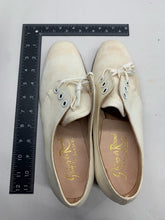 Load image into Gallery viewer, Original WW2 British Army Women&#39;s White Summer Shoes - ATS WAAF - Size 240 S
