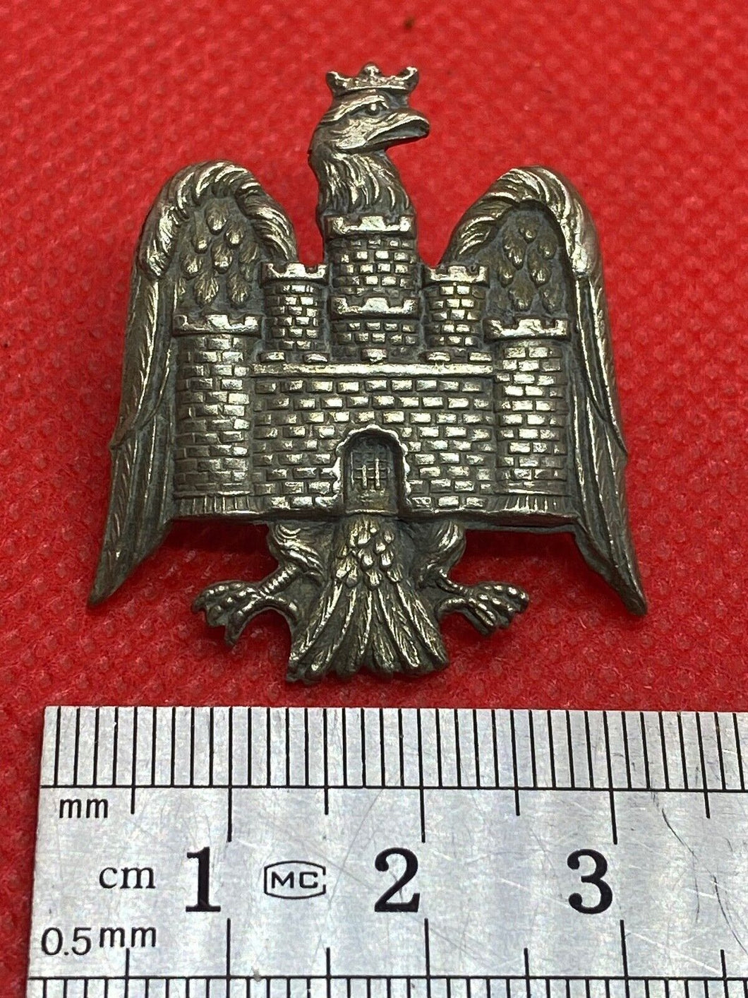 Original British Army Bedfordshire Yeomanry Regiment Cap / Collar / Pouch Badge