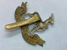 Load image into Gallery viewer, Original WW1 / WW2 British Army - Royal Warwickshire Regiment Cap Badge
