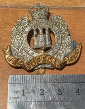 Load image into Gallery viewer, British Army Queen&#39;s Crown THE SUFFOLK REGIMENT bi-metal cap badge with slider
