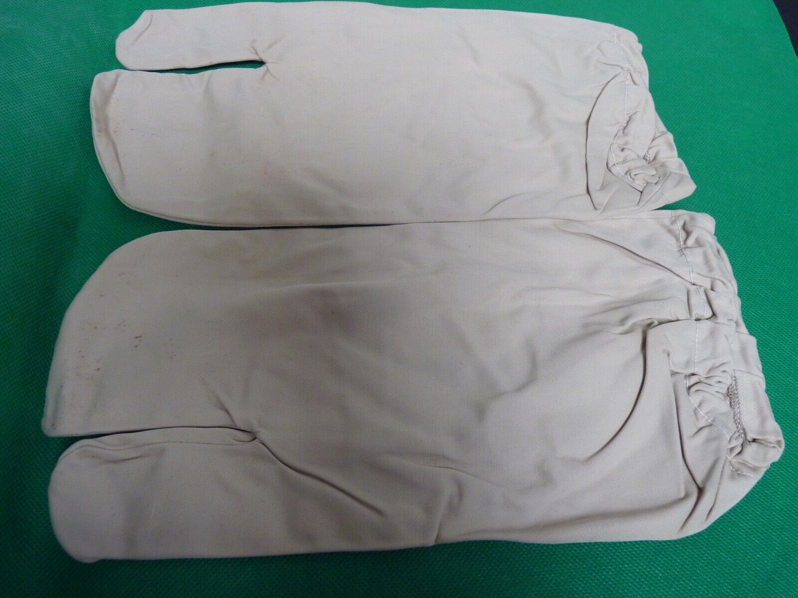 Original WW2 British Army Gunners Winter White Gloves - The Militaria Shop