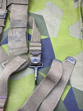 Load image into Gallery viewer, Original WW2 US Army Issue / Paratroopers Y-Straps / Suspenders / Yolk
