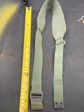 Charger l&#39;image dans la galerie, Original WW2 British Army 44 Pattern Shoulder Strap - 1945 Dated
