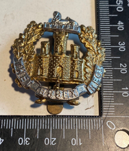 Load image into Gallery viewer, WW1 / WW2 British Army The Essex Regiment White Metal and Brass Cap Badge.
