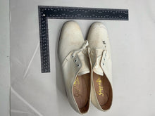 Load image into Gallery viewer, Original WW2 British Army Women&#39;s White Summer Shoes - ATS WAAF - Size 250s
