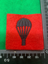 Load image into Gallery viewer, British Army Airborne Paratrooper Lightbulb Badge - Parachute Qualification
