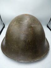 Lade das Bild in den Galerie-Viewer, Mk3 Kanadische / Britische Armee Original WW2 Schildkrötenhelm mit hoher Niete 
