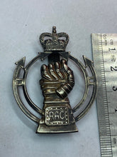 Charger l&#39;image dans la galerie, British Army - Royal Armoured Corps Queen&#39;s Crown Cap Badge
