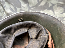 Charger l&#39;image dans la galerie, Original WW2 British / Canadian Army Mk3 High Rivet Turtle Helmet &amp; Liner
