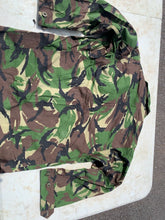 Lade das Bild in den Galerie-Viewer, Genuine British Army DPM Woodland Combat Jacket - Size 160/104
