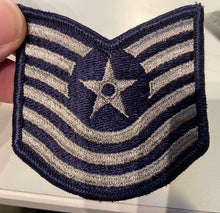 Charger l&#39;image dans la galerie, A small pair of US AIRFORCE Tech Sergeants Stripes in unissued condition - - B38
