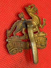 Load image into Gallery viewer, Original British Army WW1 / WW2 Royal Berkshire Regiment Cap Badge - The Militaria Shop
