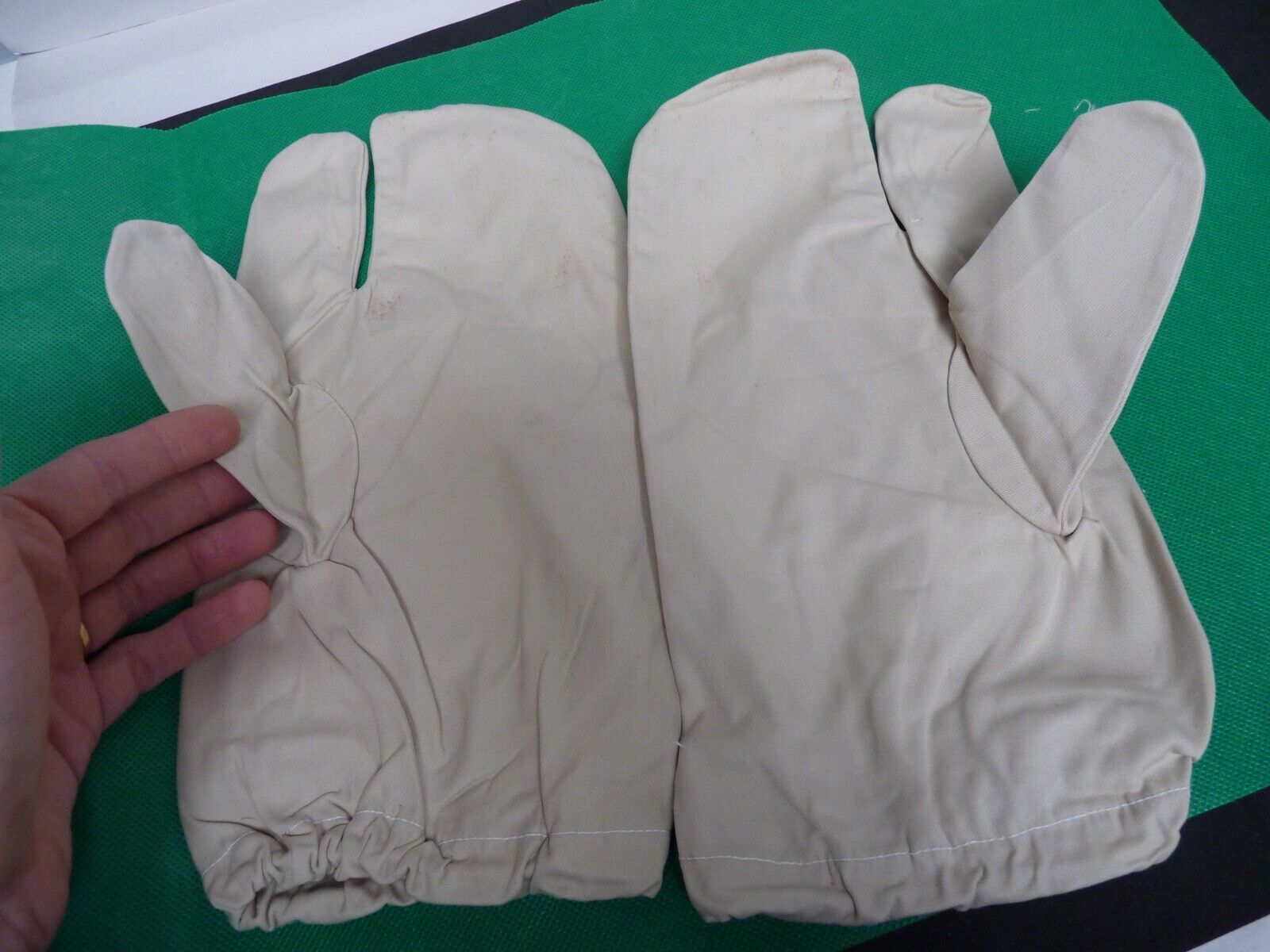 Original WW2 British Army Gunners Winter White Gloves - The Militaria Shop