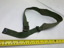 Charger l&#39;image dans la galerie, Original WW2 British Army 44 Pattern Shoulder Strap - 1945 Dated
